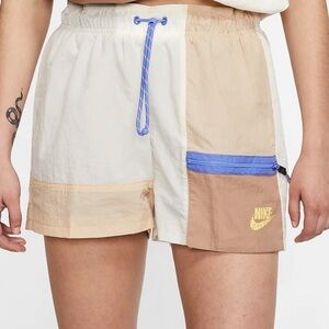 Nike Sportswear Icon Clash Shorts Size M